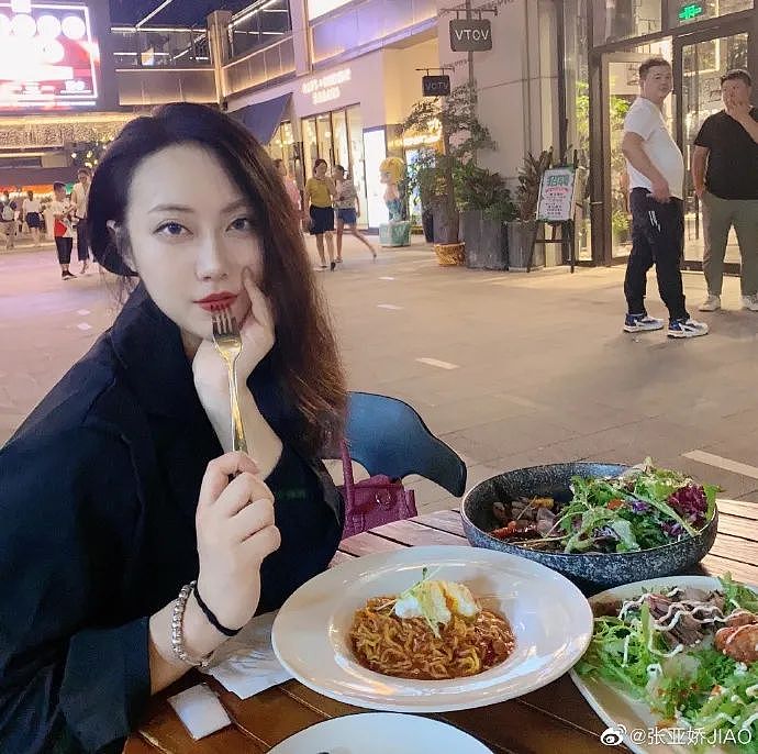 【美女】99年翘臀妹子,一张旗袍照撩爆直男!网友:太犯规了(组 图) - 18