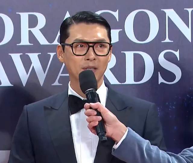 青龙奖红毯韩星集体翻车!孙艺珍面相变了,玄彬气色差发际线堪忧(组图) - 11