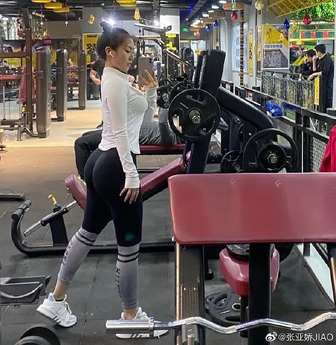 【美女】99年翘臀妹子,一张旗袍照撩爆直男!网友:太犯规了(组 图) - 5