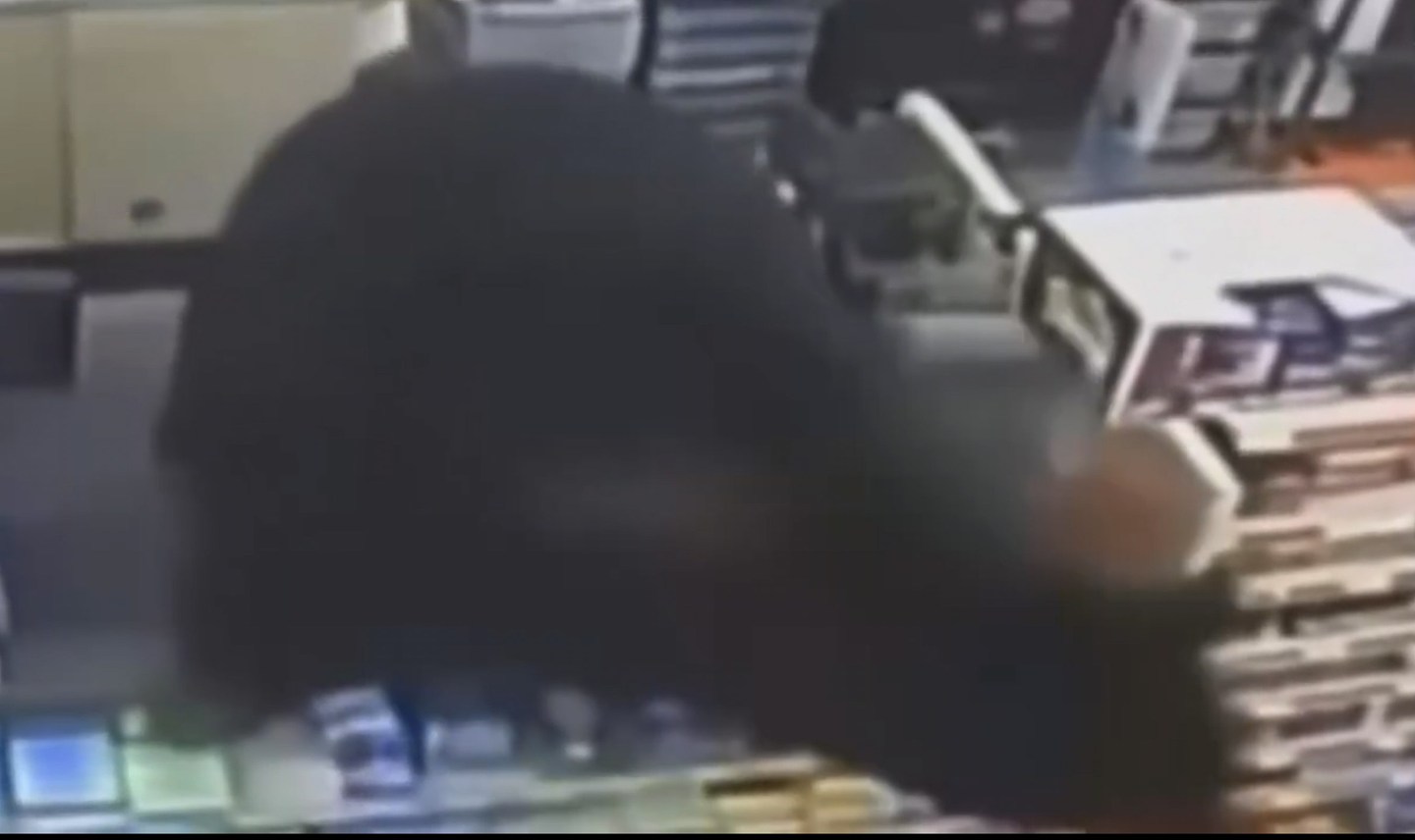 美国男童遭熊狂追,躲便利店“捉迷藏”脱身:以为要被吃掉(视频/组图) - 4