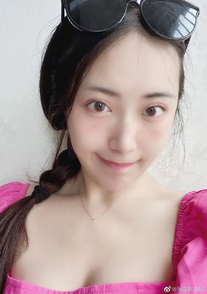 【美女】99年翘臀妹子,一张旗袍照撩爆直男!网友:太犯规了(组 图) - 9