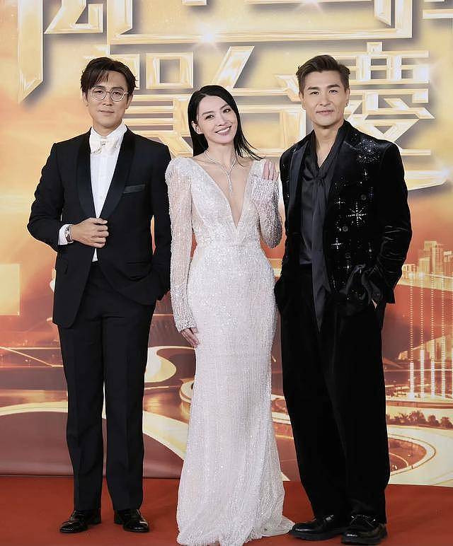 TVB台庆红毯直击！当家花旦穿深V礼服秀事业线（组图） - 5
