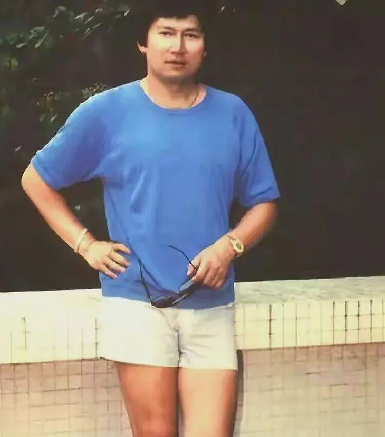 百亿富豪去世:充值5000万住洗浴中心,被保姆控制百亿家产,父子不能相见(组图) - 4