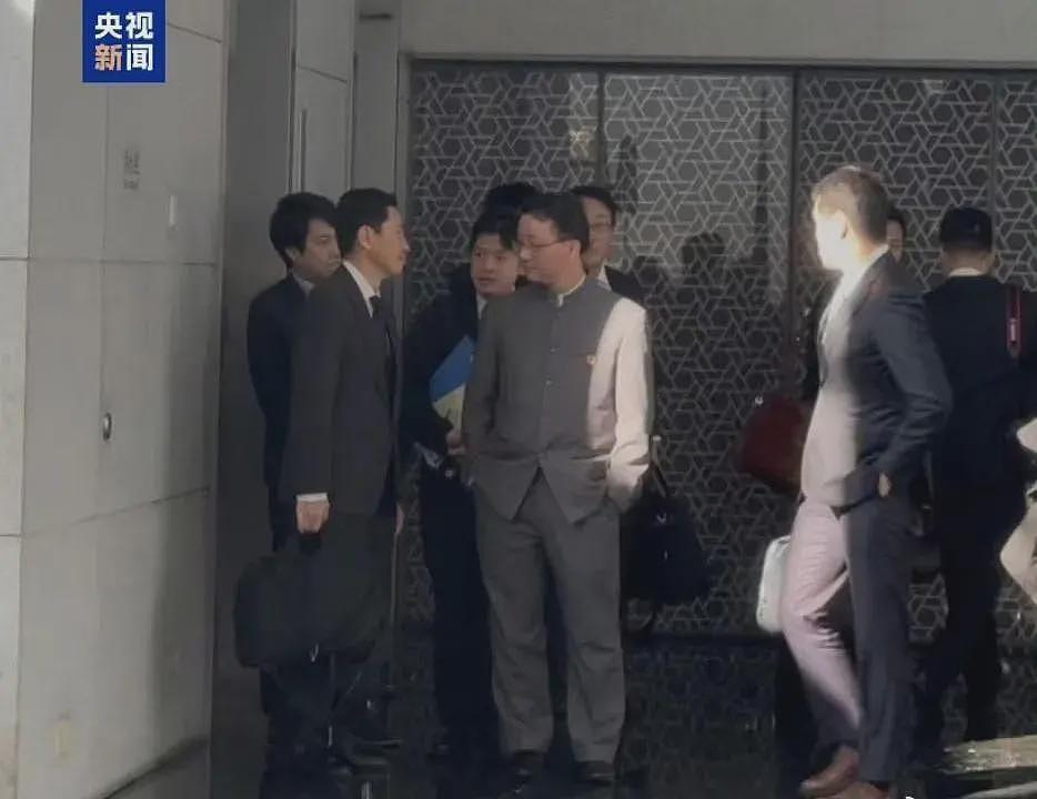插裤兜，非常罕见的送别动作！日方接受吗（组图） - 1