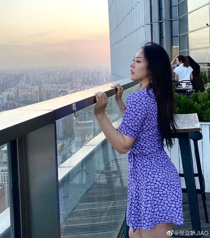 【美女】99年翘臀妹子,一张旗袍照撩爆直男!网友:太犯规了(组 图) - 24