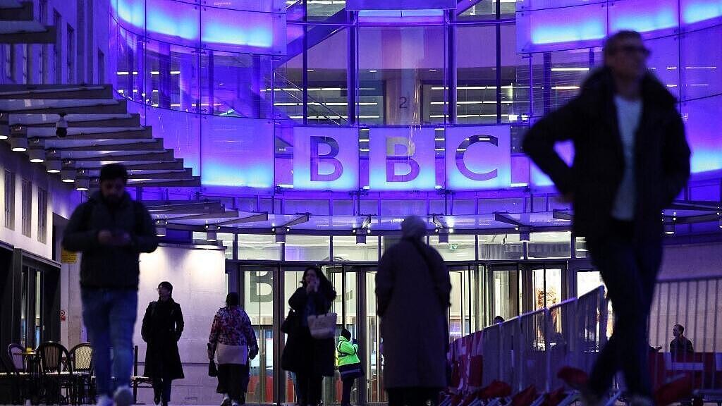 BBC前记者写书揭露20多年前“骗访戴安娜王妃事件(图) - 1