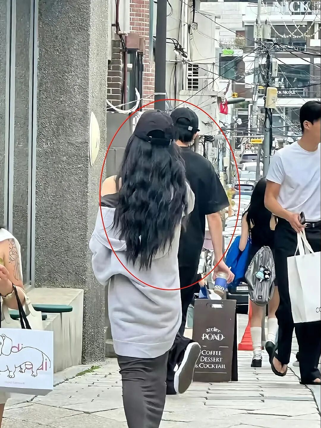 胡彦斌易梦玲海边吻照曝光,网友:一个刚出道的时候,一个刚出生...(组图) - 17