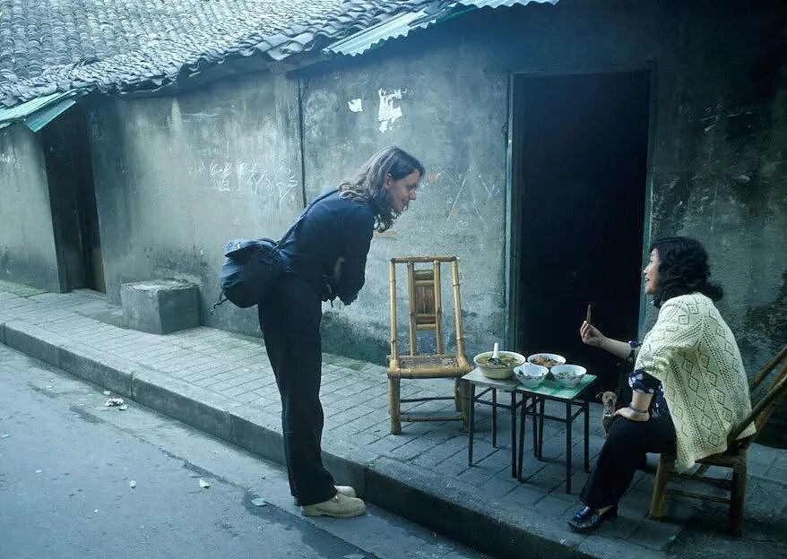 她明明是英国人，却专门跟老外科普中餐！30年前就来四川学颠勺，纯中国胃啊（组图） - 5