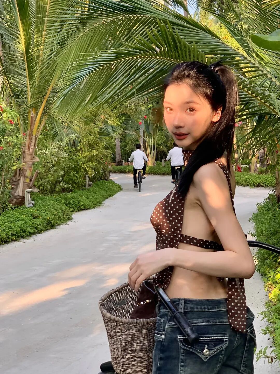 胡彦斌易梦玲海边吻照曝光,网友:一个刚出道的时候,一个刚出生...(组图) - 15