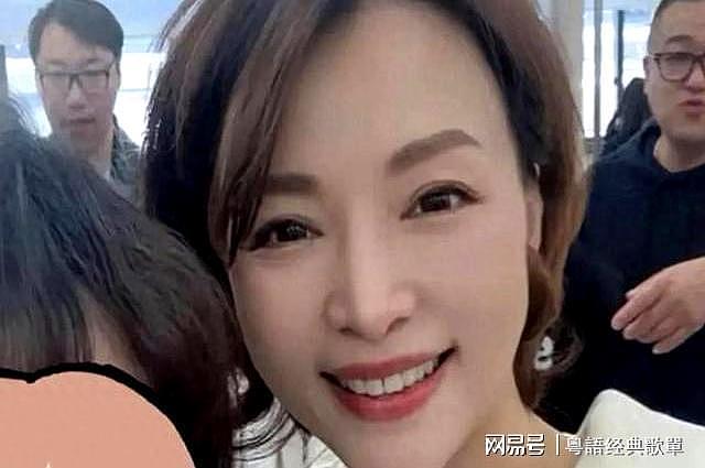 万万没想到,密春雷争议才过3年,52岁董卿会以这样的方式出现(组图) - 5