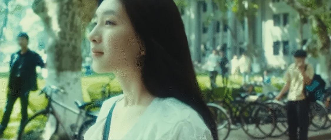 39岁江疏影为眼镜店站台,包臀裙搭黑丝超火辣,齐刘海土到认不出(组图) - 2