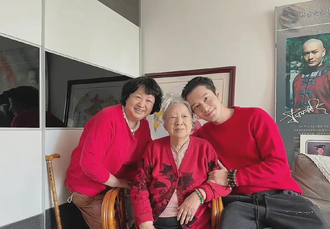 baby带小海绵和黄晓明妈妈聚餐!俩人轮流带娃,和前夫家相处愉快(组图) - 8