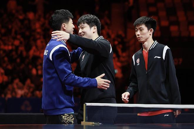 拿下生涯唯一空缺全运会男团金牌，马龙写下“完美”二字（组图） - 3
