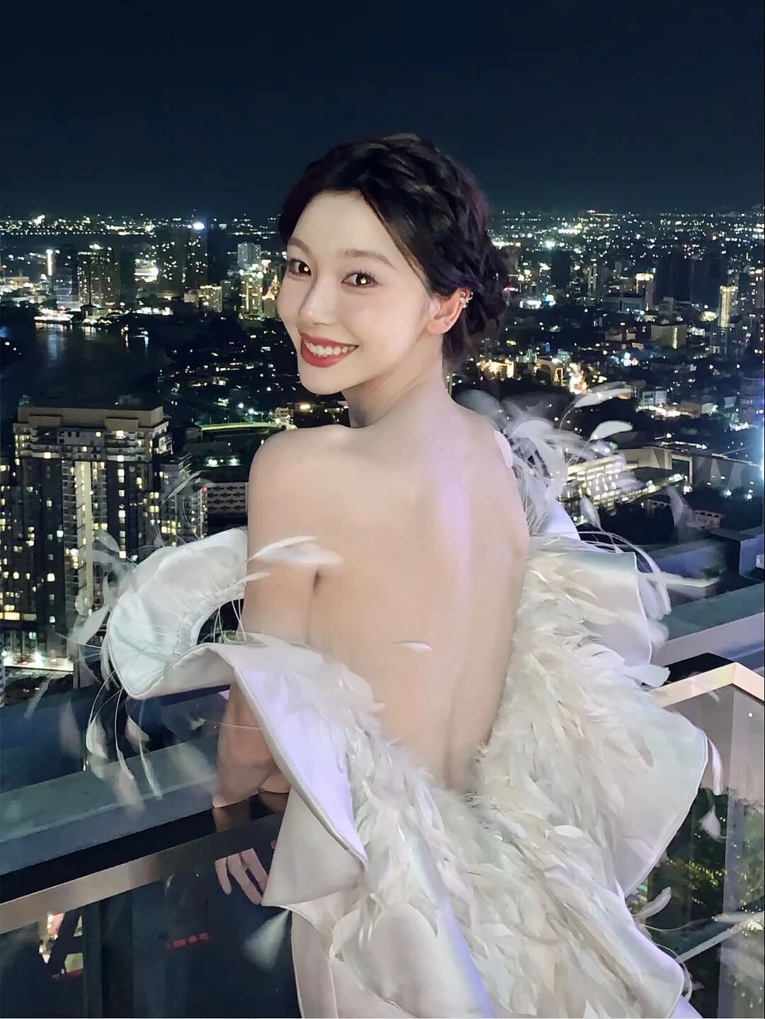 胡彦斌易梦玲海边吻照曝光,网友:一个刚出道的时候,一个刚出生...(组图) - 13
