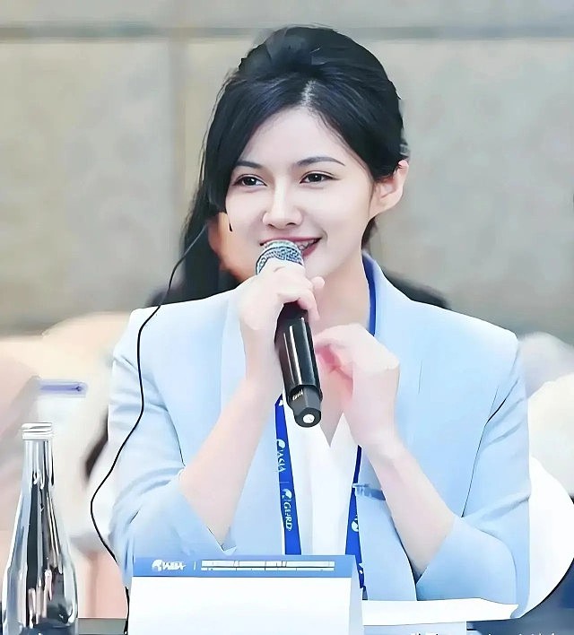 豪门姻缘!霸王茶姬创始人与最美光二代结婚,两企业市值逾610亿(组图) - 5