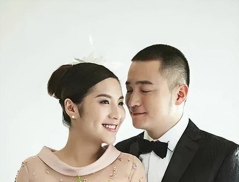 曝喻恩泰夫妇双双出轨后续:照片帅哥发声回应,知情人曝两人离婚真实原因(组图) - 1