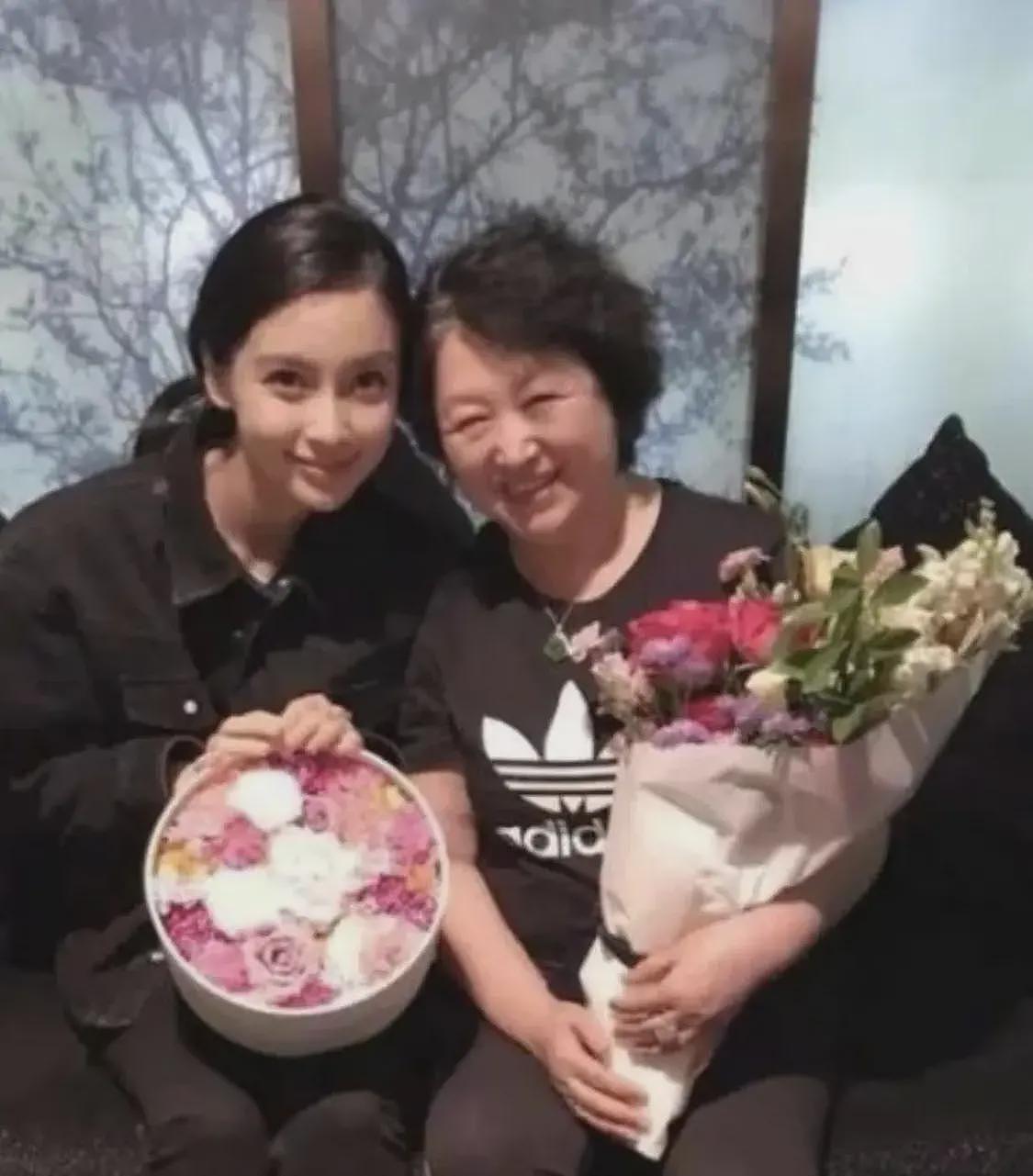baby带小海绵和黄晓明妈妈聚餐!俩人轮流带娃,和前夫家相处愉快(组图) - 12