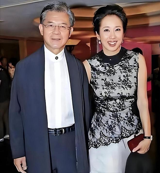 王晶曝霍震霆离婚内幕,罗康瑞朱玲玲早约定好,只为维持豪门体面(组图) - 2