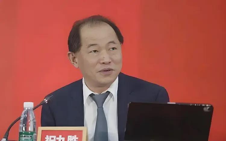 终于明白，当年老王不让姚振华入股的原因了，原来是怕发现……（组图） - 3