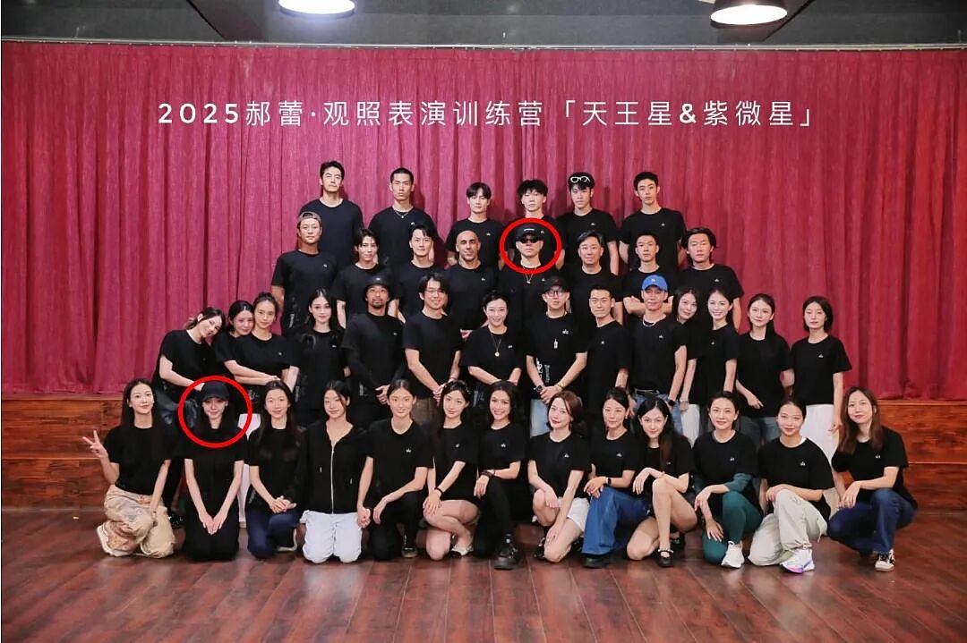 胡彦斌易梦玲海边吻照曝光,网友:一个刚出道的时候,一个刚出生...(组图) - 9