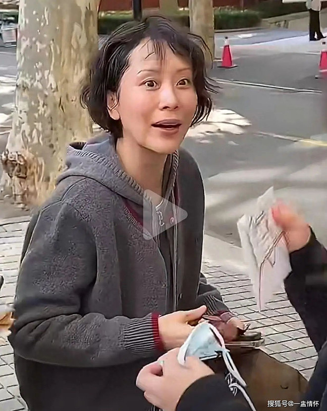47岁海清暴瘦吓到网友,脸颊凹陷显老10岁(组图) - 1