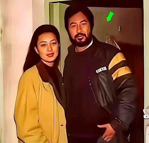 74岁张纪中“服老”了,剃胡须染黑发年轻20岁,和杜星霖更般配(组图) - 5