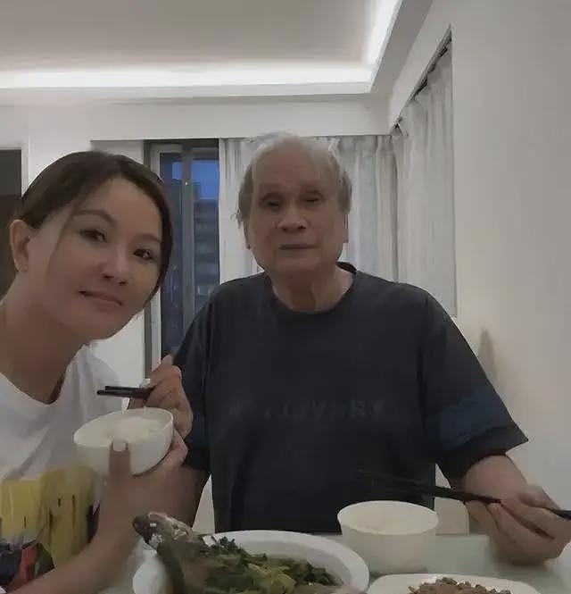 知名港星时隔多年现身TVB台庆！现场开心集邮，17岁被下药失身（组图） - 10