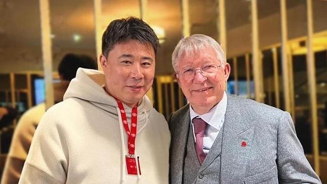 董方卓：曼联开派对一晚上叫了2000个女孩！C罗参与，弗格森暴怒（组图） - 3