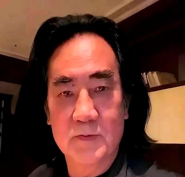 74岁张纪中“服老”了,剃胡须染黑发年轻20岁,和杜星霖更般配(组图) - 6