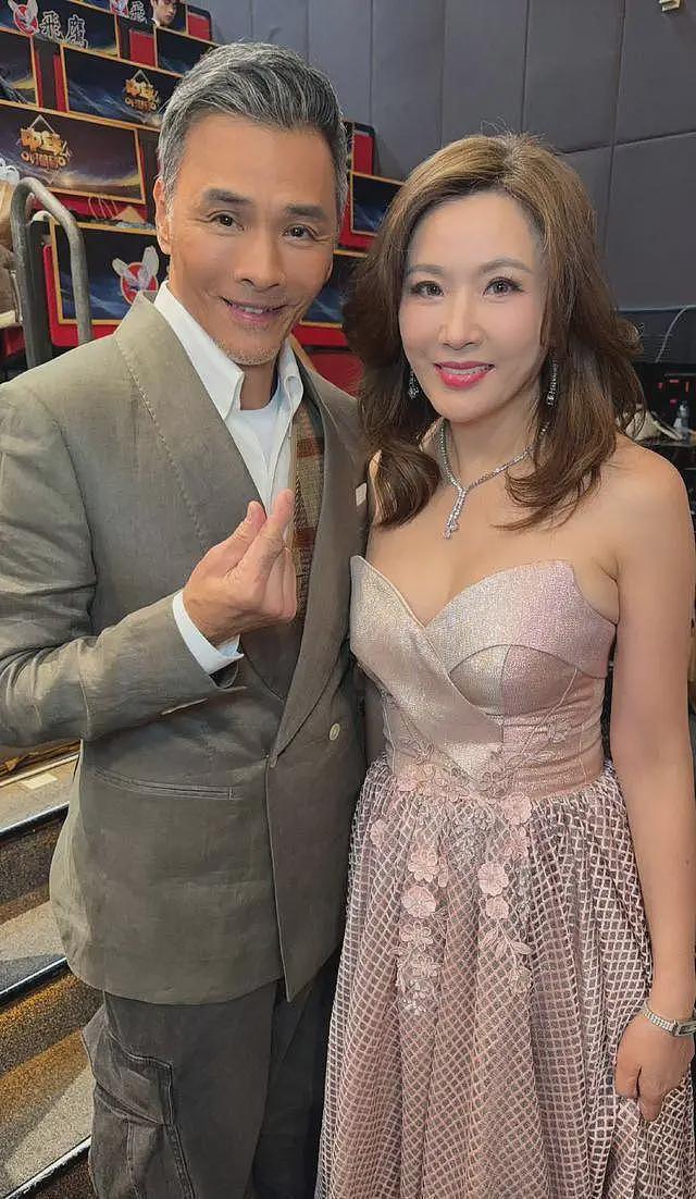 知名港星时隔多年现身TVB台庆！现场开心集邮，17岁被下药失身（组图） - 3