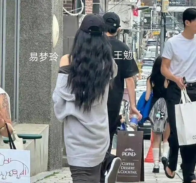 胡彦斌疑无缝衔接，海边亲吻照是前女友做的局，难怪易梦玲嫁祸AI（组图） - 4