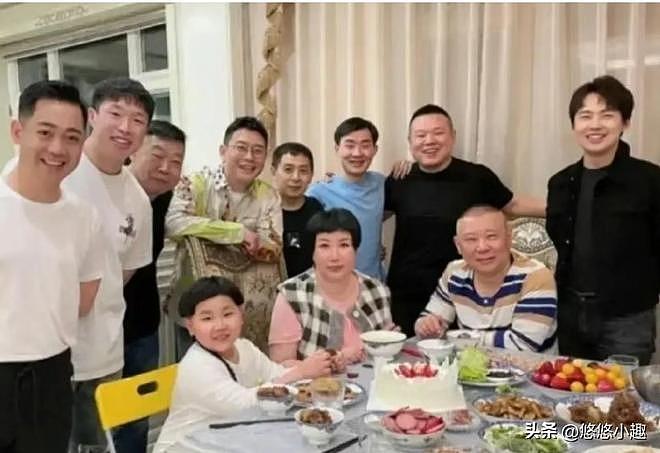 29岁郭麒麟近照曝光，中分双下巴发福严重，网友：这不是黄磊吗？（组图） - 13