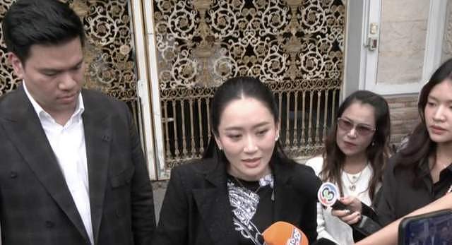 泰前美女总理佩通坦探狱父亲他信，他信狱中生活曝光：清洁下水道（组图） - 1