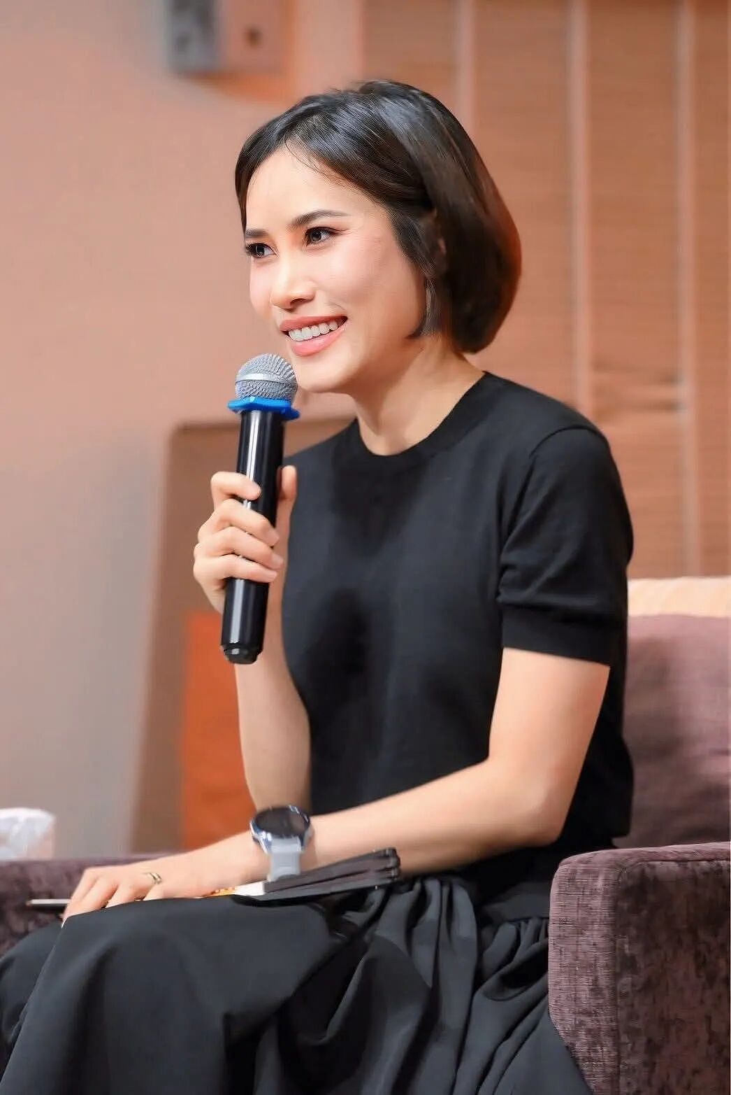 泰国王后在北京美艳杀疯，踩10厘米细高跟逛故宫，贵妃复宠被她秒了（组图） - 43