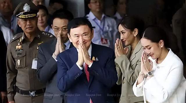 泰前美女总理佩通坦探狱父亲他信，他信狱中生活曝光：清洁下水道（组图） - 10