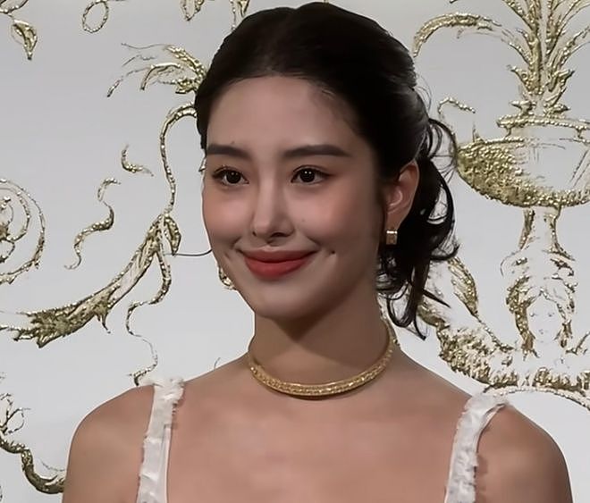 杨采钰被质疑缺钱了，最新活动一脸憔悴，嫁豪门生娃还要频繁站台（组图） - 9