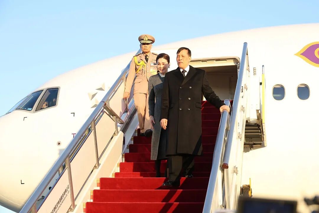 泰国王后在北京美艳杀疯，踩10厘米细高跟逛故宫，贵妃复宠被她秒了（组图） - 7