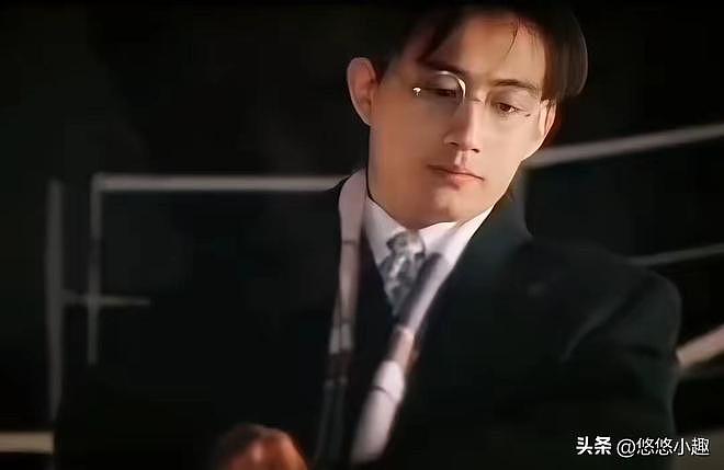 29岁郭麒麟近照曝光，中分双下巴发福严重，网友：这不是黄磊吗？（组图） - 7