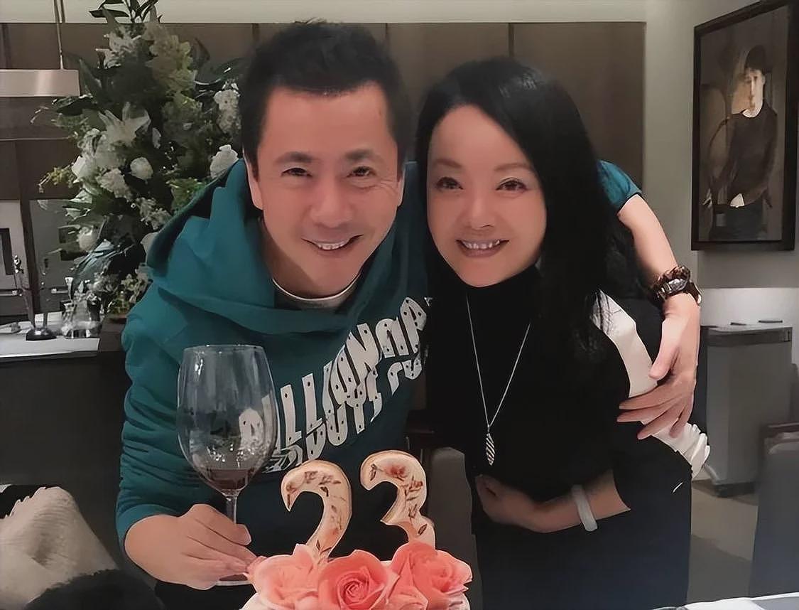 风水轮流转!欠债22亿,和杨颖调情,曾经的娱圈大佬活成了“笑话”(组图) - 2