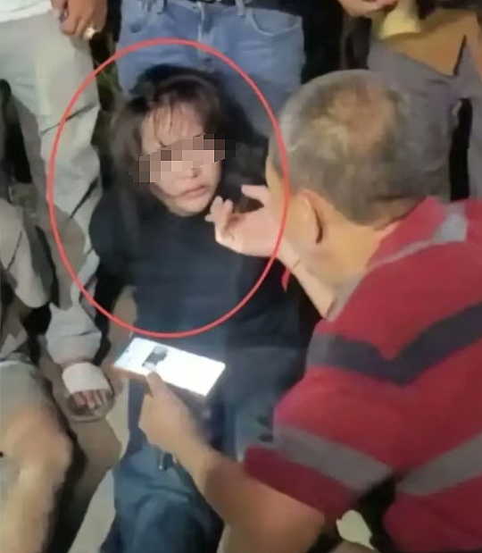 美女持枪劫法场救男友震撼全网：被捕照颜值逆天评论区全在欣赏（组图） - 8