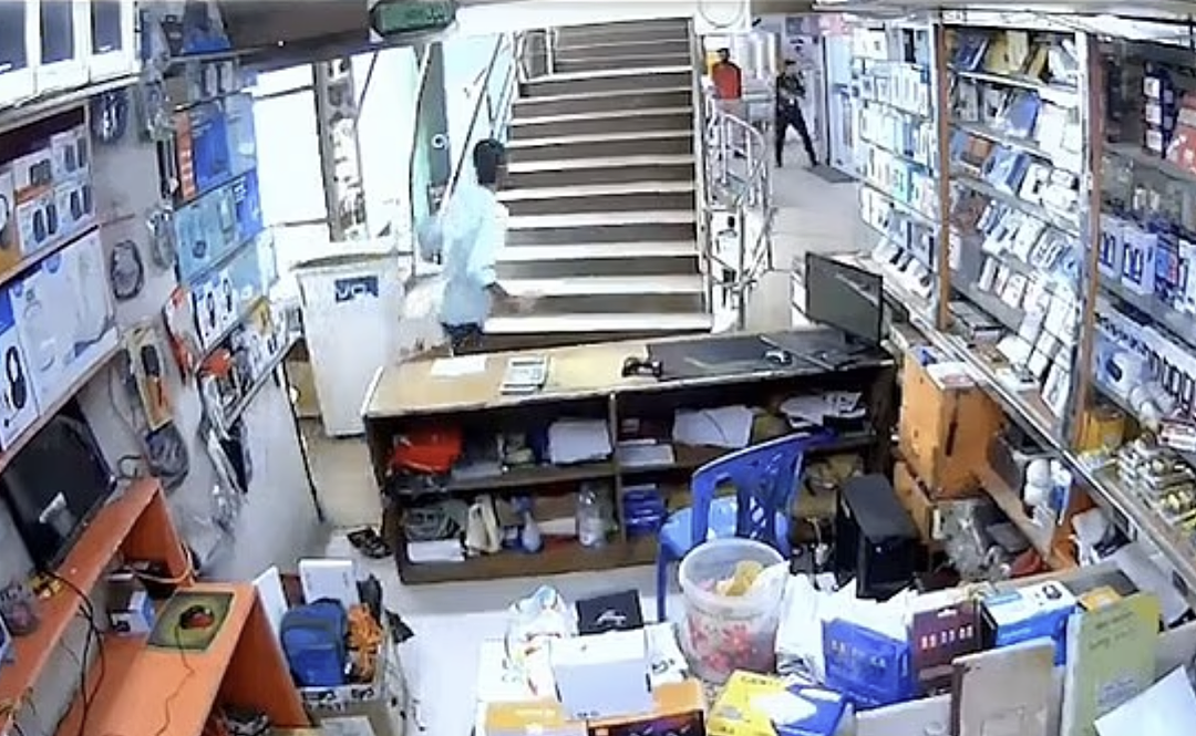 5.5级地震强袭，26秒撕裂首都！轰鸣巨响，建筑坍塌，数十死伤，民众逃命沦踩踏（视频/组图） - 4