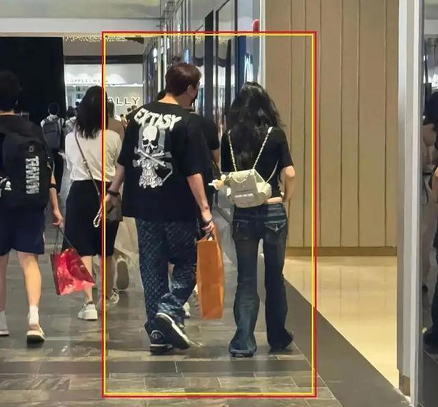 王思聪新女友曝光！身材比懒懒更火辣，亲自提包正处“甜蜜期”（组图） - 9