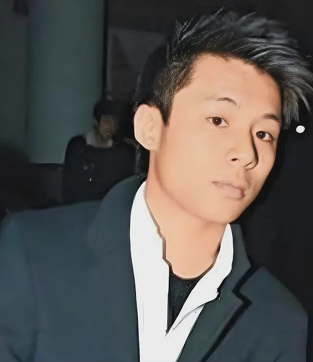 郭晶晶与“妲己”成妯娌？一场婚礼给豪门秘闻全炸出来了，堪比小说炸裂（组图） - 10