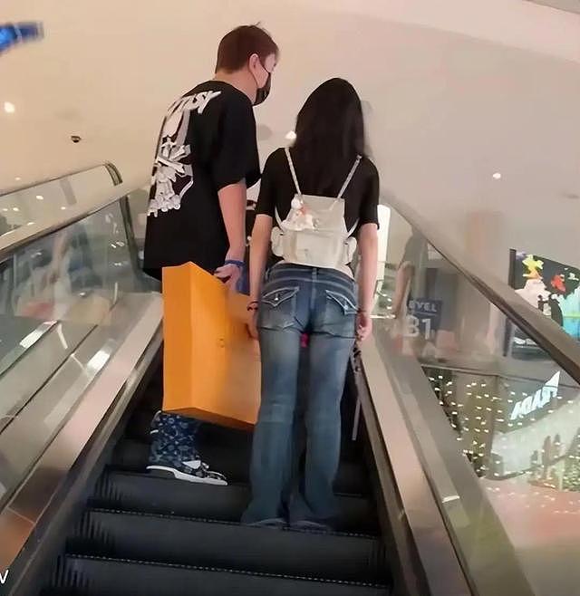 王思聪新女友曝光！身材比懒懒更火辣，亲自提包正处“甜蜜期”（组图） - 10