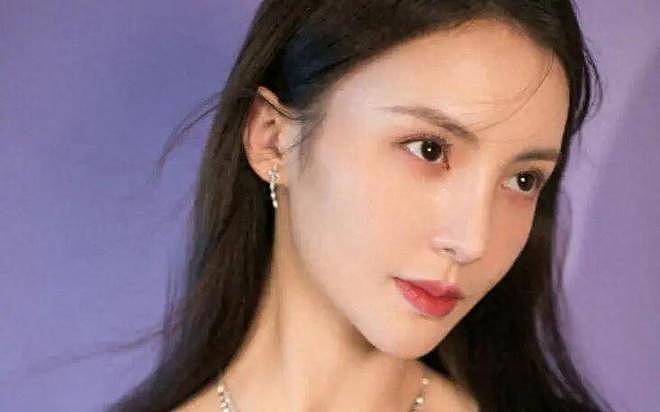 郑爽爆胡彦斌黑料?张歆艺暗示唐嫣离婚?热巴遭狗仔跟踪?金晨配音被吐槽?女艺人自曝恋情被甩?(组图) - 8
