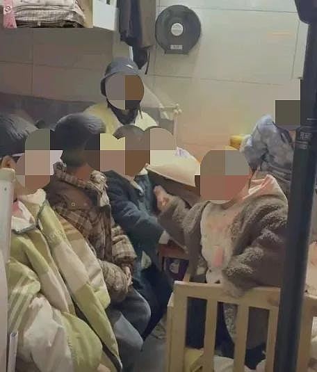 贵州妇数平米房间内养育8孩子惹疑！妇联：情况属实，将提供帮扶（组图） - 2