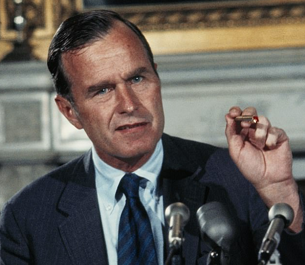 美国前总统布什1964年就知晓中情局与外星人接触一事,外星生命已潜居人类中(组图) - 1
