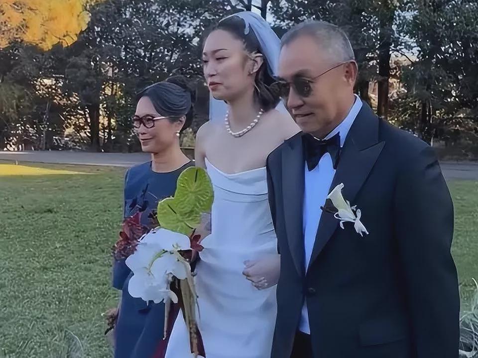 玉龙雪山下婚礼结束仅4天,霍震霆两个儿子爆雷(组图) - 2