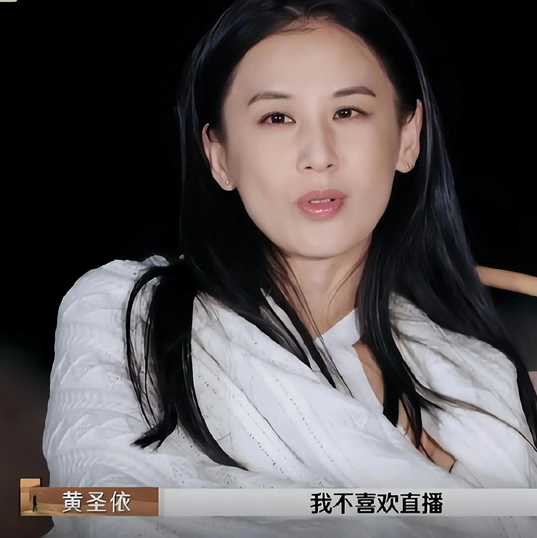 “内娱第一恋爱脑”成了全网的笑话，千万婚礼，500克拉钻戒，照出了人性的丑恶：宠妻背后都是生意（组图） - 23