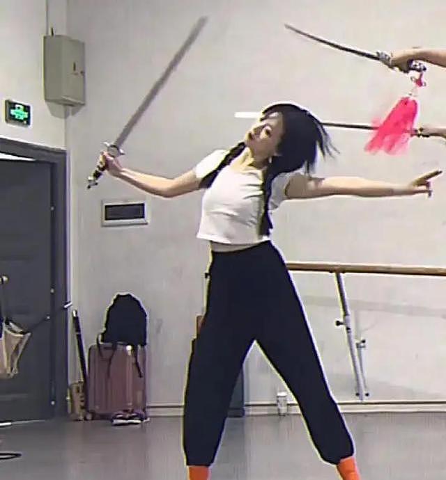 王思聪新女友曝光！身材比懒懒更火辣，亲自提包正处“甜蜜期”（组图） - 7